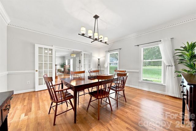 354 41st Avenue Place NW, Hickory, NC 28601