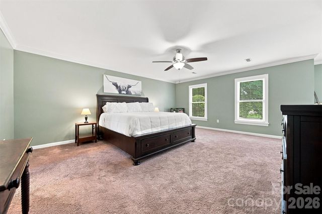 354 41st Avenue Place NW, Hickory, NC 28601