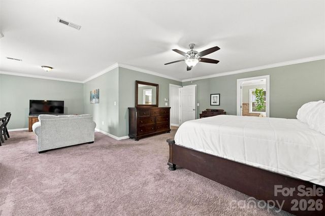 354 41st Avenue Place NW, Hickory, NC 28601