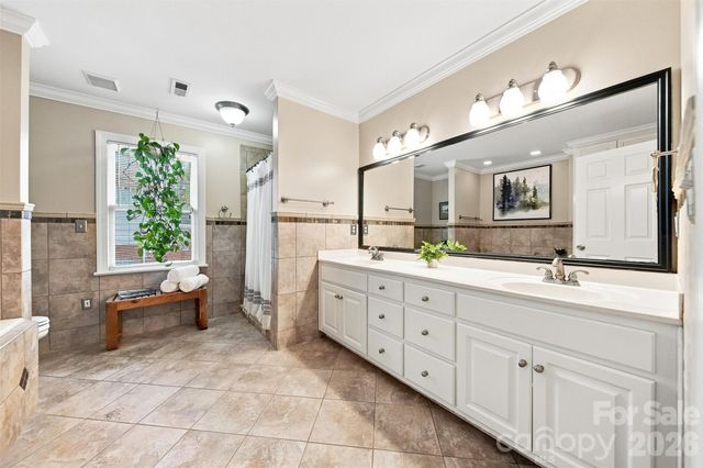354 41st Avenue Place NW, Hickory, NC 28601