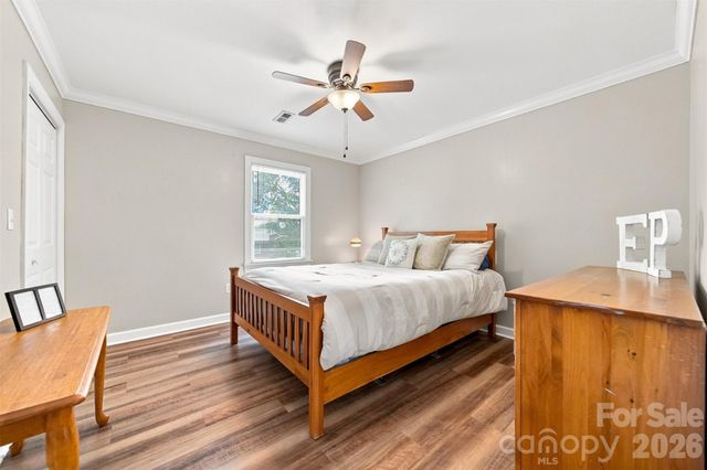 354 41st Avenue Place NW, Hickory, NC 28601