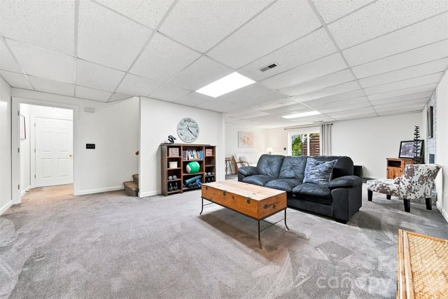 354 41st Avenue Place NW, Hickory, NC 28601