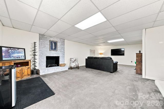 354 41st Avenue Place NW, Hickory, NC 28601