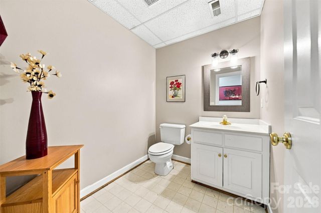 354 41st Avenue Place NW, Hickory, NC 28601