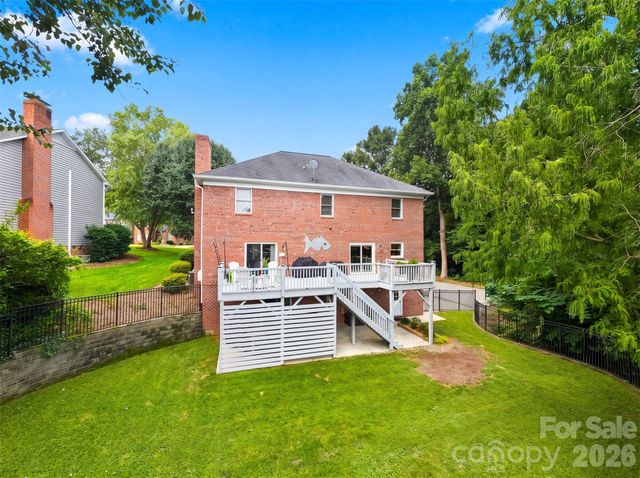 354 41st Avenue Place NW, Hickory, NC 28601