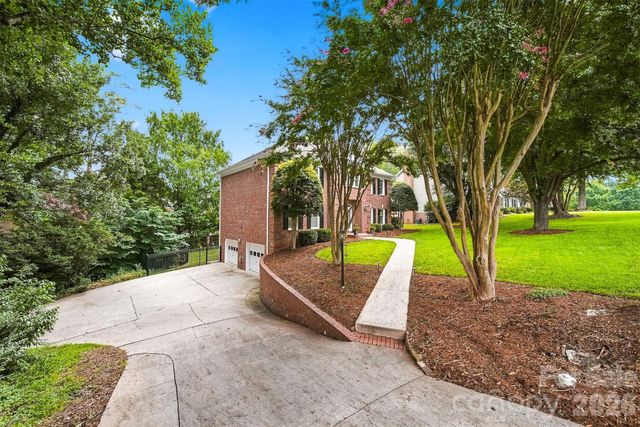 354 41st Avenue Place NW, Hickory, NC 28601