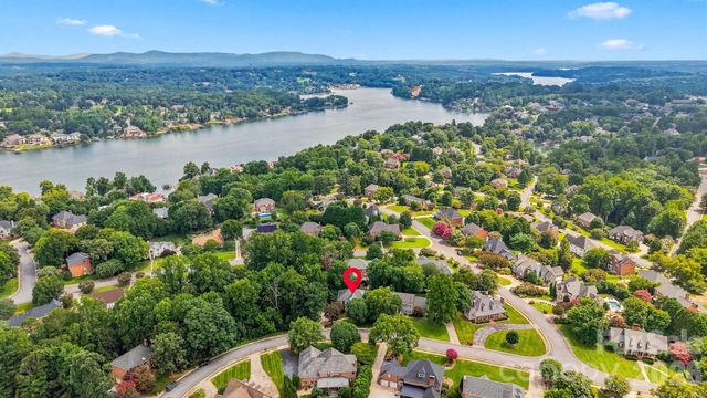 354 41st Avenue Place NW, Hickory, NC 28601