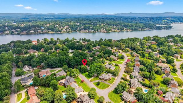 354 41st Avenue Place NW, Hickory, NC 28601