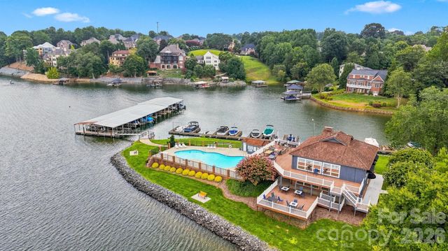 354 41st Avenue Place NW, Hickory, NC 28601