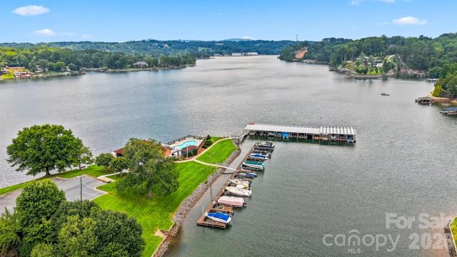 354 41st Avenue Place NW, Hickory, NC 28601