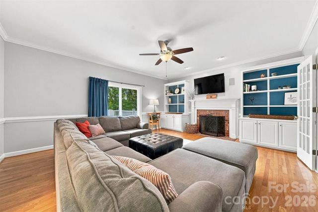 354 41st Avenue Place NW, Hickory, NC 28601