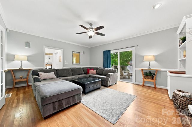 354 41st Avenue Place NW, Hickory, NC 28601