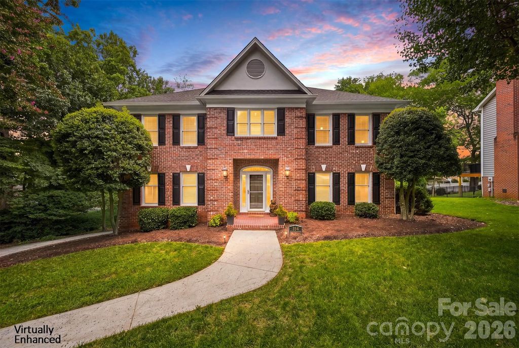 354 41st Avenue Place NW, Hickory, NC 28601