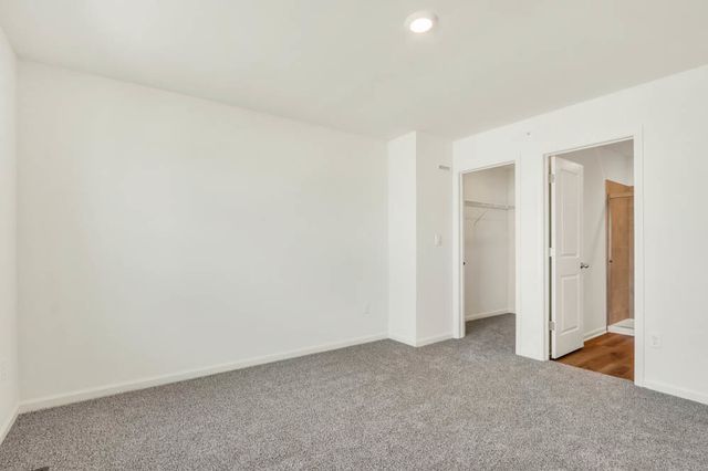 2052 Yellowstone Boulevard, Mundelein, IL 60060