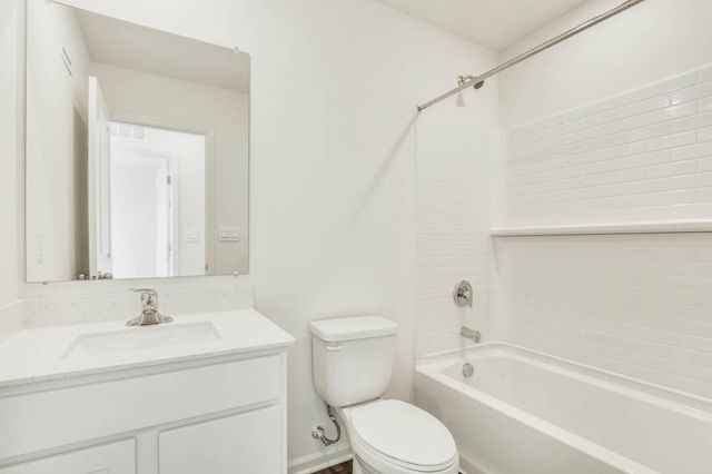 2052 Yellowstone Boulevard, Mundelein, IL 60060