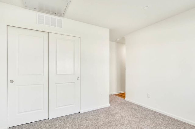 2052 Yellowstone Boulevard, Mundelein, IL 60060