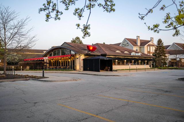 2052 Yellowstone Boulevard, Mundelein, IL 60060
