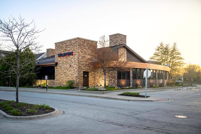 2052 Yellowstone Boulevard, Mundelein, IL 60060