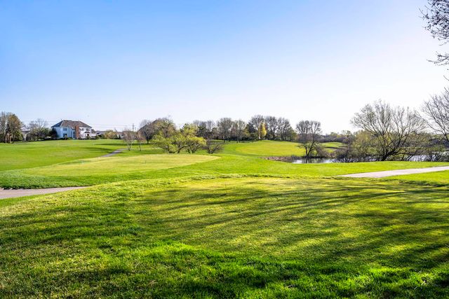 2052 Yellowstone Boulevard, Mundelein, IL 60060
