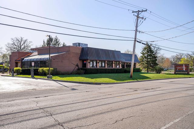 2052 Yellowstone Boulevard, Mundelein, IL 60060