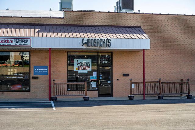 2052 Yellowstone Boulevard, Mundelein, IL 60060