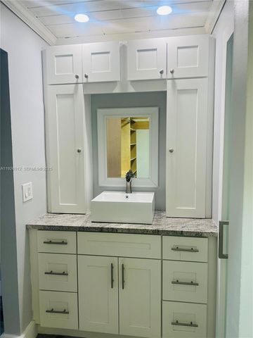 1070 NW 53rd St, Deerfield Beach, FL 33064