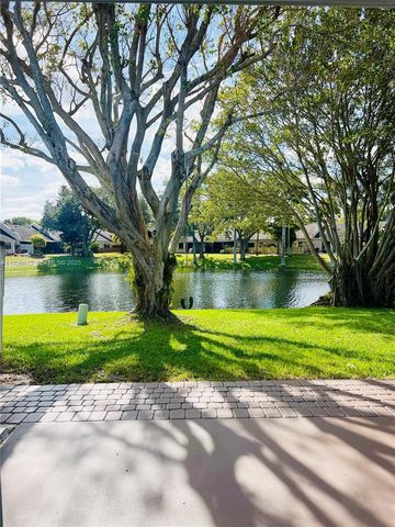 1070 NW 53rd St, Deerfield Beach, FL 33064