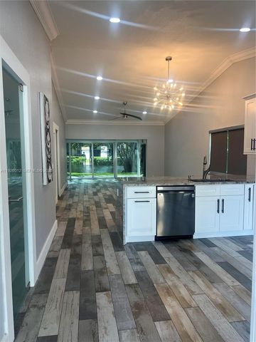 1070 NW 53rd St, Deerfield Beach, FL 33064