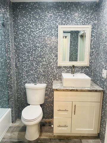 1070 NW 53rd St, Deerfield Beach, FL 33064