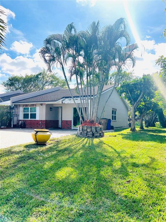 1070 NW 53rd St, Deerfield Beach, FL 33064
