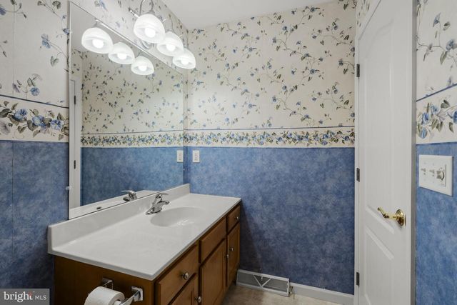 249 FIELDCREST LN, Ephrata, PA 17522