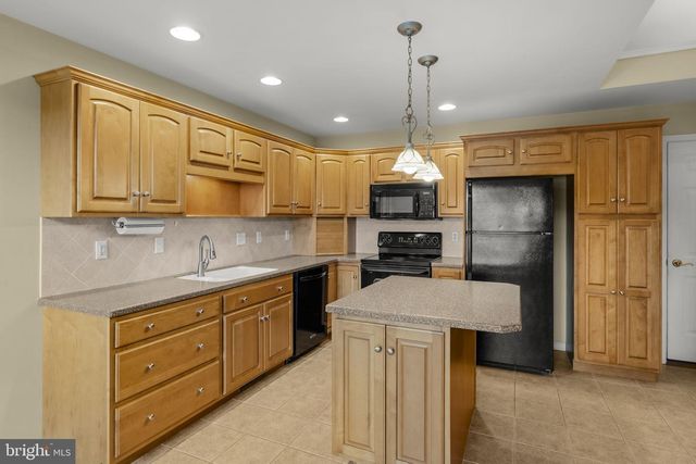 249 FIELDCREST LN, Ephrata, PA 17522