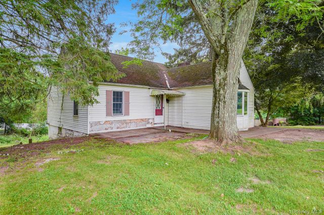 30 Smith Road, Pleasant Valley, NY 12569