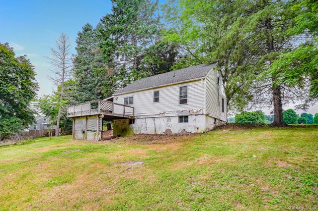 30 Smith Road, Pleasant Valley, NY 12569