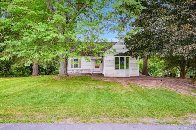 30 Smith Road, Pleasant Valley, NY 12569