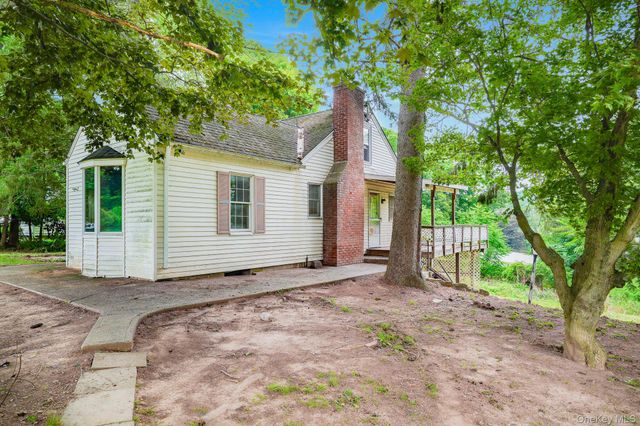 30 Smith Road, Pleasant Valley, NY 12569