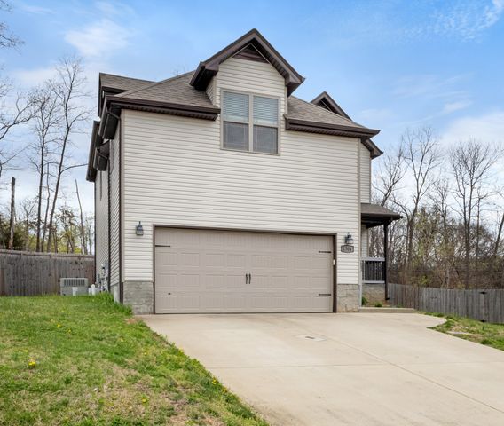 1304 Abby Lou Dr, Clarksville, TN 37040