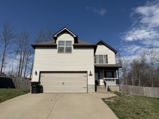 1304 Abby Lou Dr, Clarksville, TN 37040