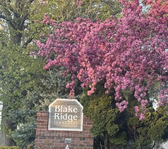 6124 Blake Ridge Road, Edina, MN 55436