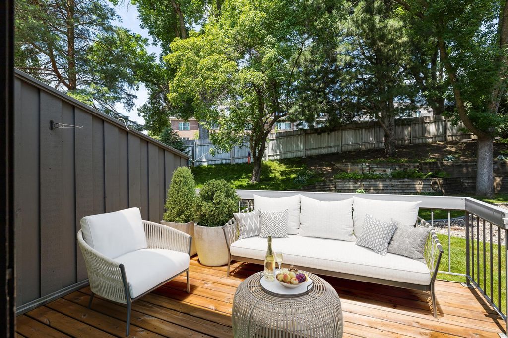 6124 Blake Ridge Road, Edina, MN 55436