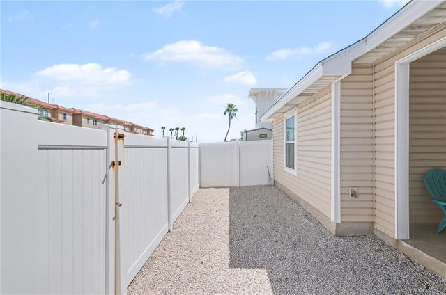 15209 Padre Island Dr 101, Corpus Christi, TX 78418