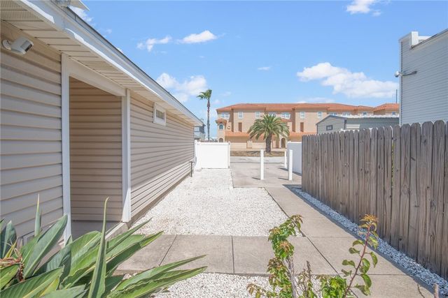 15209 Padre Island Dr 101, Corpus Christi, TX 78418