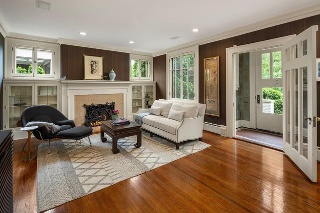 2554 W Lake Of The Isles Parkway, Minneapolis, MN 55405