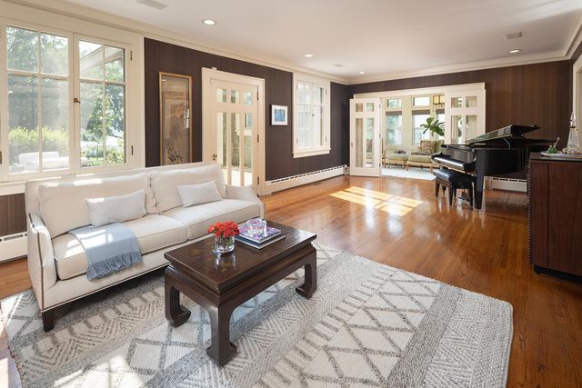 2554 W Lake Of The Isles Parkway, Minneapolis, MN 55405