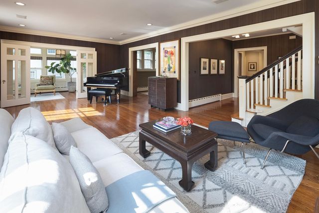 2554 W Lake Of The Isles Parkway, Minneapolis, MN 55405