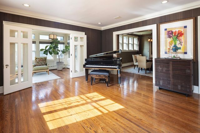 2554 W Lake Of The Isles Parkway, Minneapolis, MN 55405