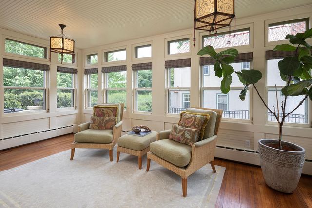 2554 W Lake Of The Isles Parkway, Minneapolis, MN 55405