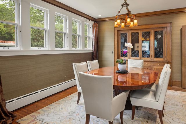 2554 W Lake Of The Isles Parkway, Minneapolis, MN 55405