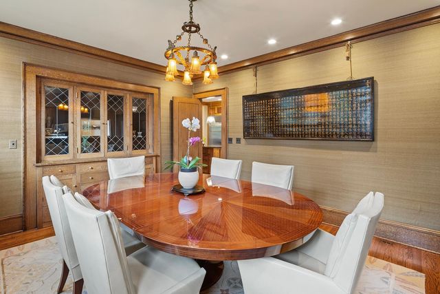 2554 W Lake Of The Isles Parkway, Minneapolis, MN 55405