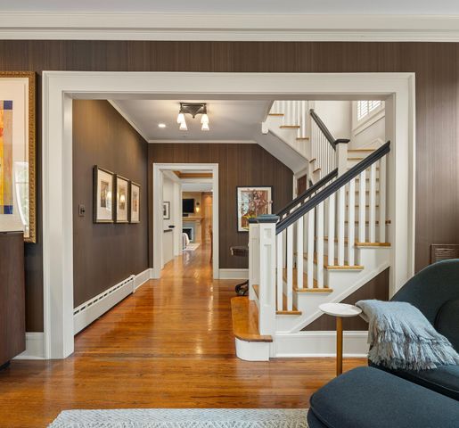 2554 W Lake Of The Isles Parkway, Minneapolis, MN 55405